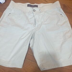 size 8 Gloria Vanderbilt Long Shorts